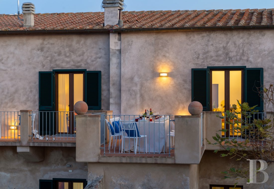 En Toscane, dans une ancienne cité étrusque, un vaste appartement dominant la mer - photo  n°26